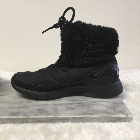 Nike Kaishi Ankle Boots Faux Fur Black 7.5 - Picture 3 of 11